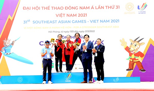 Seagames 31: Vận động viên Nguyễn Thị Hương thi đấu xuất sắc đoạt huy chương vàng môn đua thuyền đơn nữ Canoeing 500m